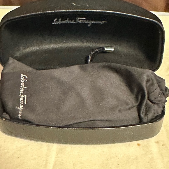 Salvatore Ferragamo sunglasses with pouch and case. In excellent condition. - Picture 8 of 8
